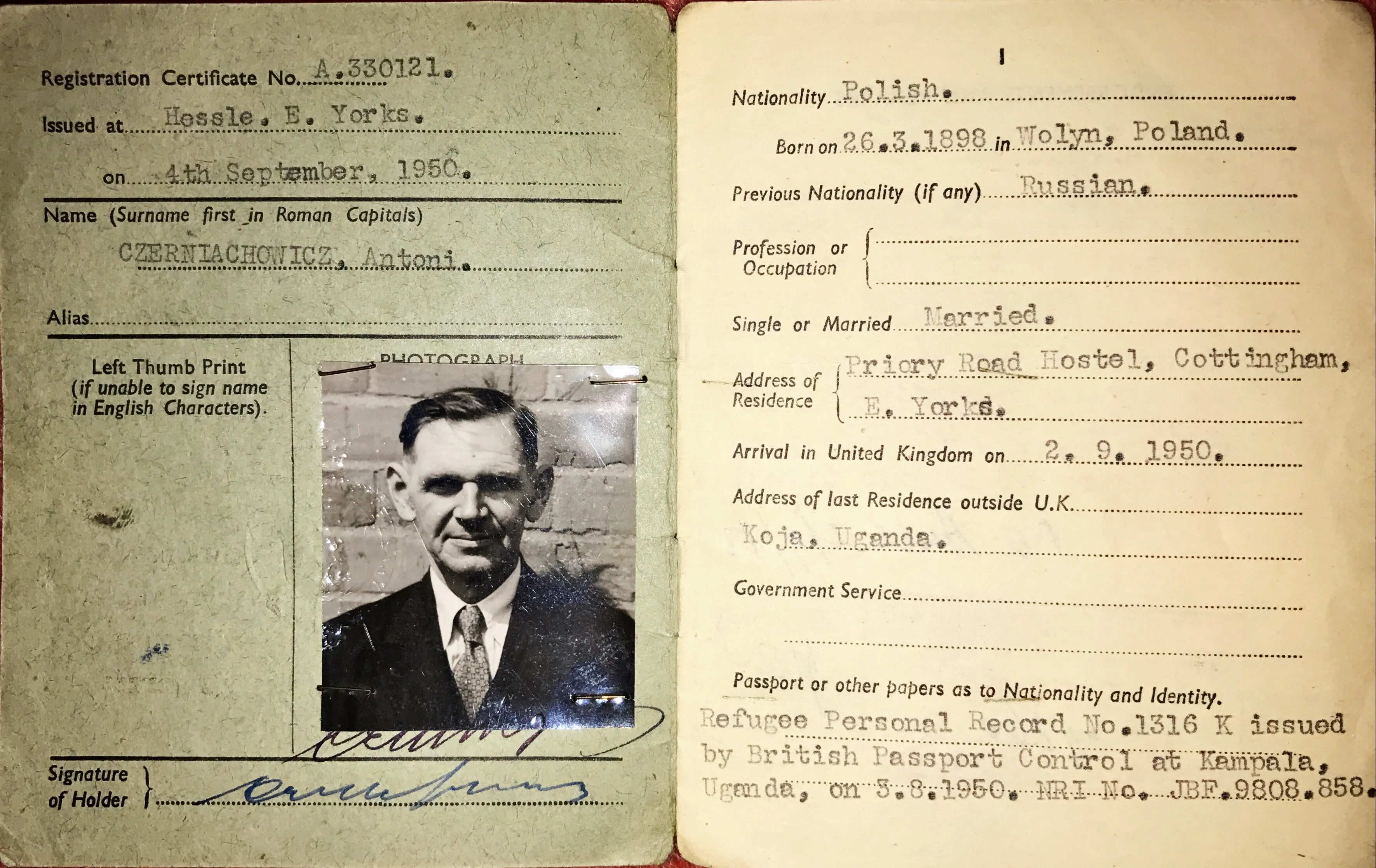 Antoni Czerniachowicz’s UK Alien / Refugee Registration certificate, A.330121.